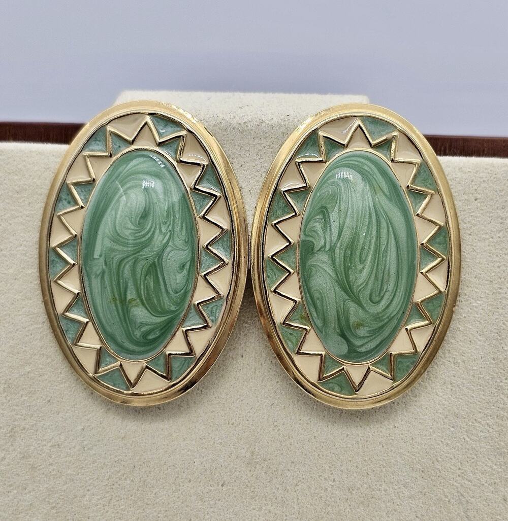 Vintage Green Enameled Inlay Swirl Gold Tone Oval Clip Earrings